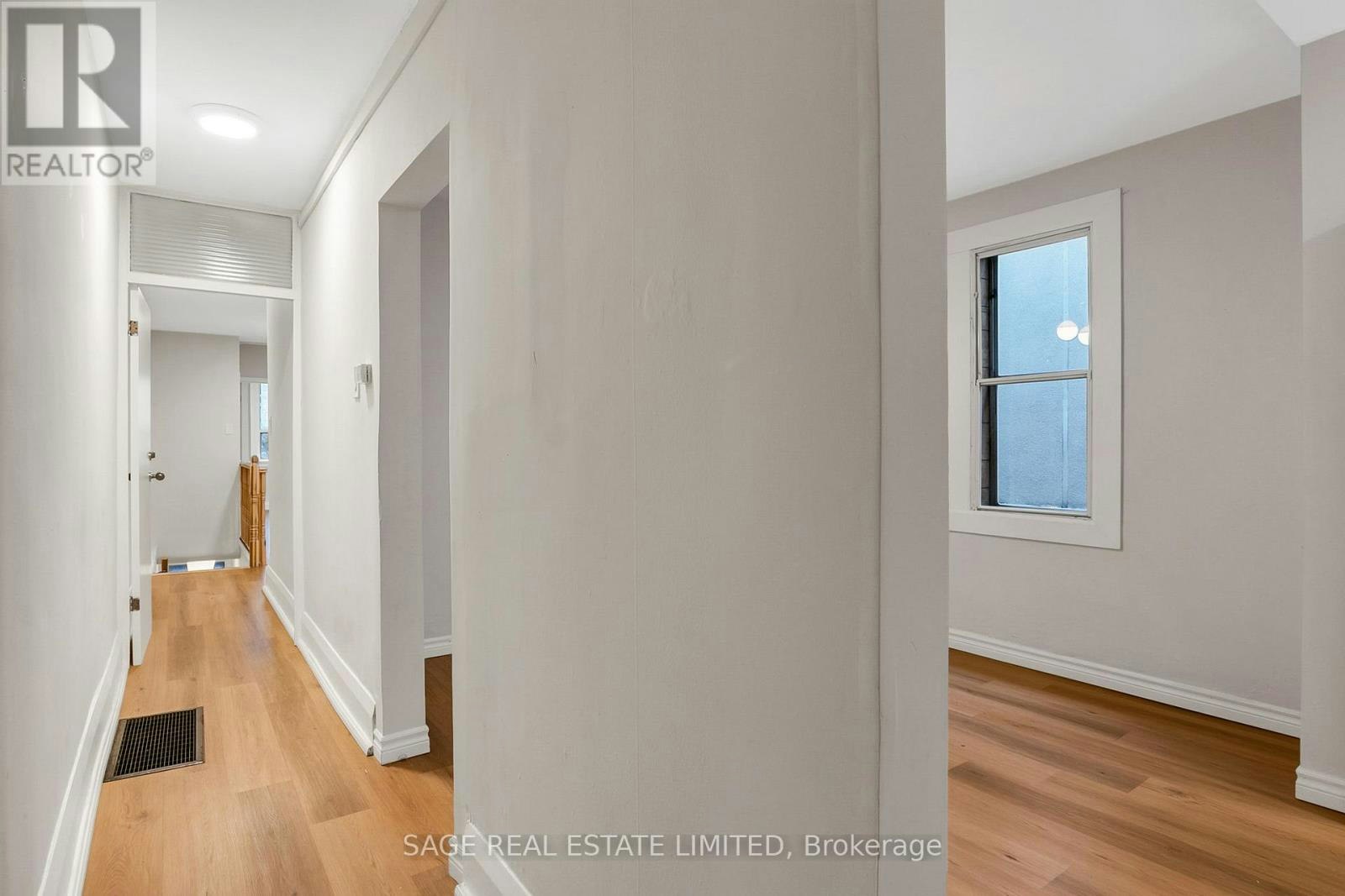UPPER-633 St Clair Avenue W, Toronto, ON, M6C 1A7 - 4