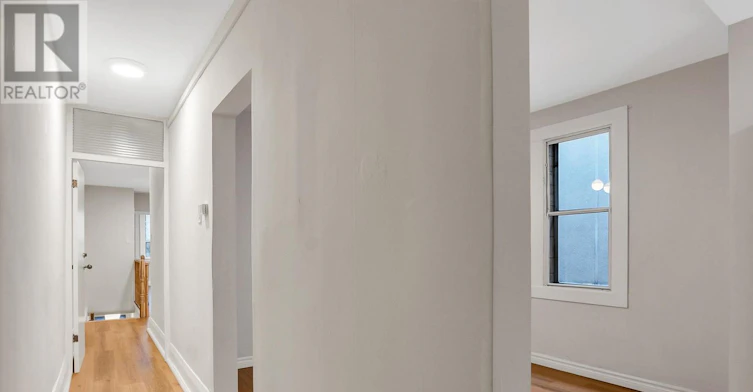 UPPER-633 St Clair Avenue W, Toronto, ON, M6C 1A7 - 4