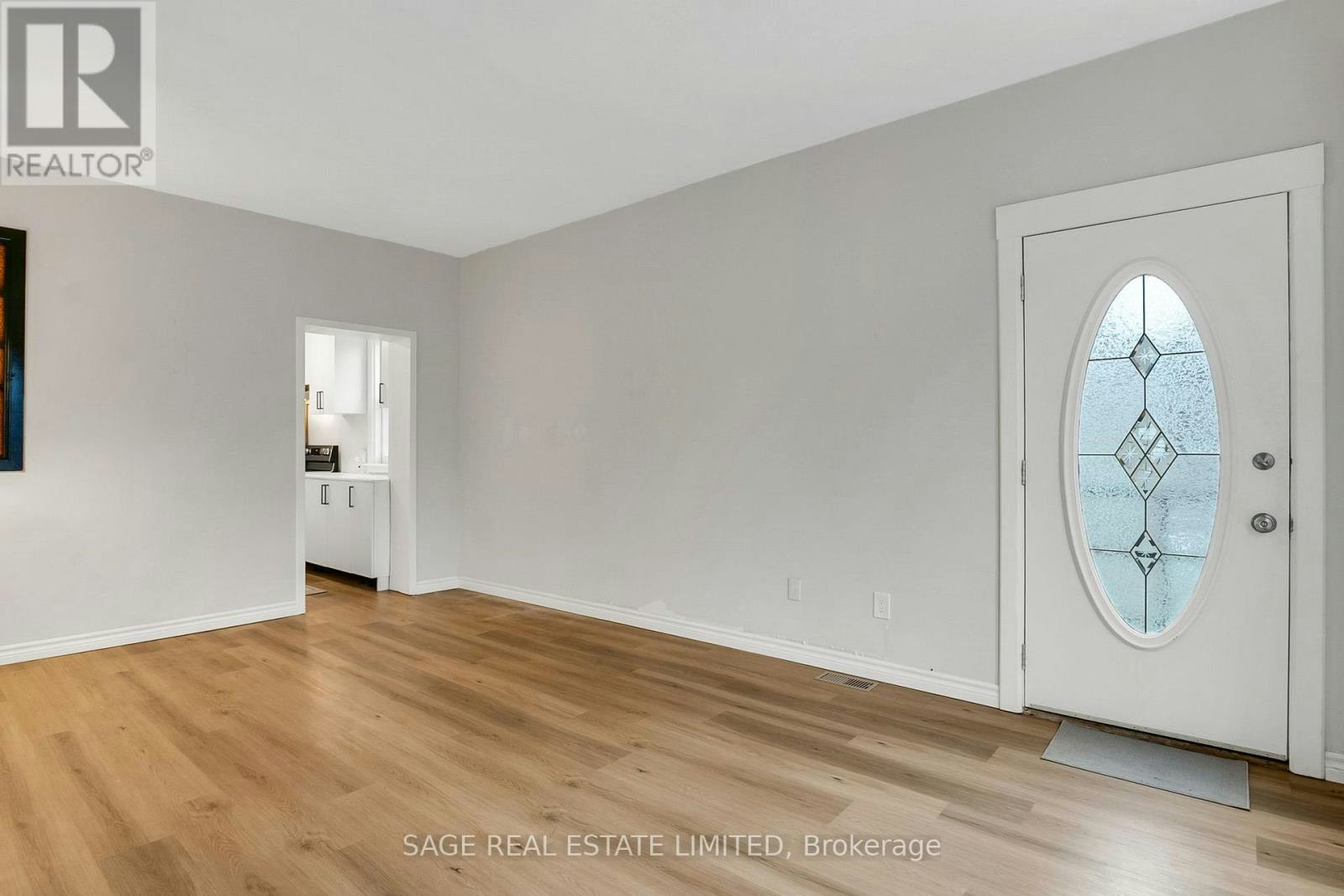 UPPER-633 St Clair Avenue W, Toronto, ON, M6C 1A7 - 7