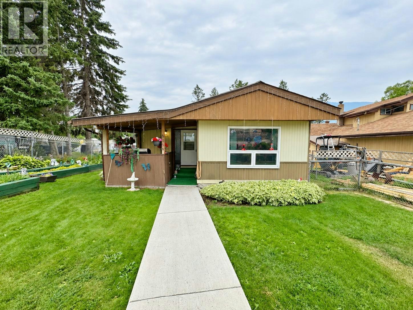 4784 Selkirk Avenue, Edgewater, BC, V0A 1E0