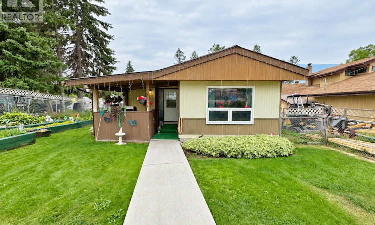 4784 Selkirk Avenue