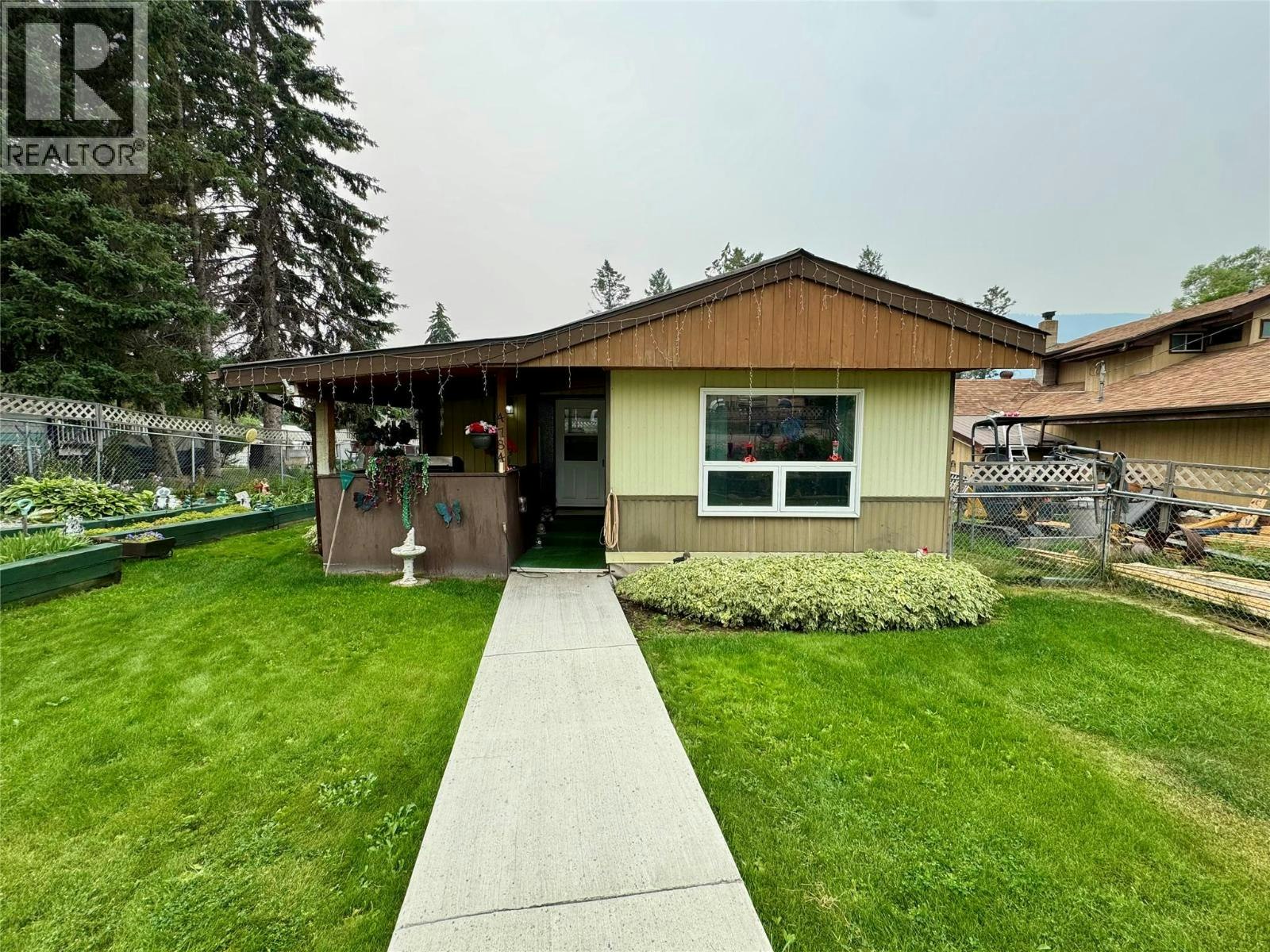 4784 Selkirk Avenue, Edgewater, BC, V0A 1E0