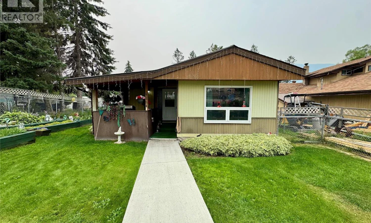 4784 Selkirk Avenue