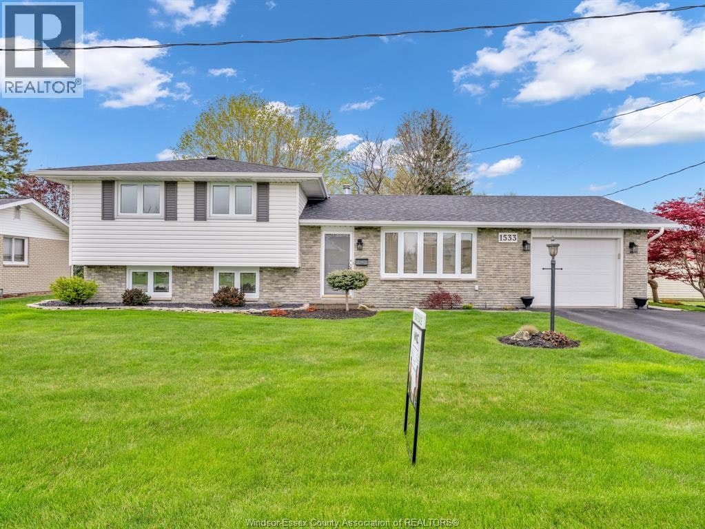 1533 Peach Drive, Kingsville, ON, N0P 2G0