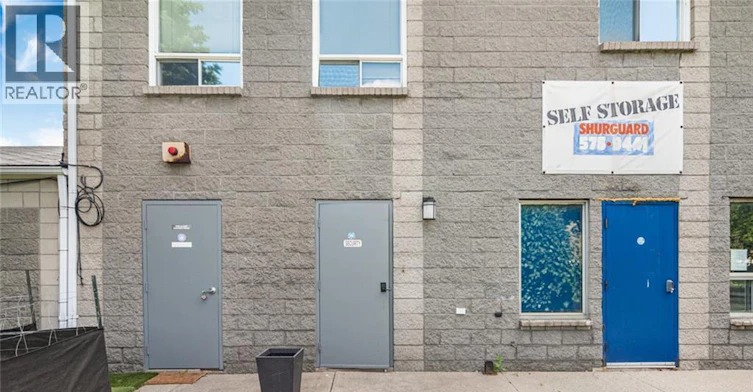 UPPER-1290 Stone Church Road E, Hamilton, ON, L8W 2C8