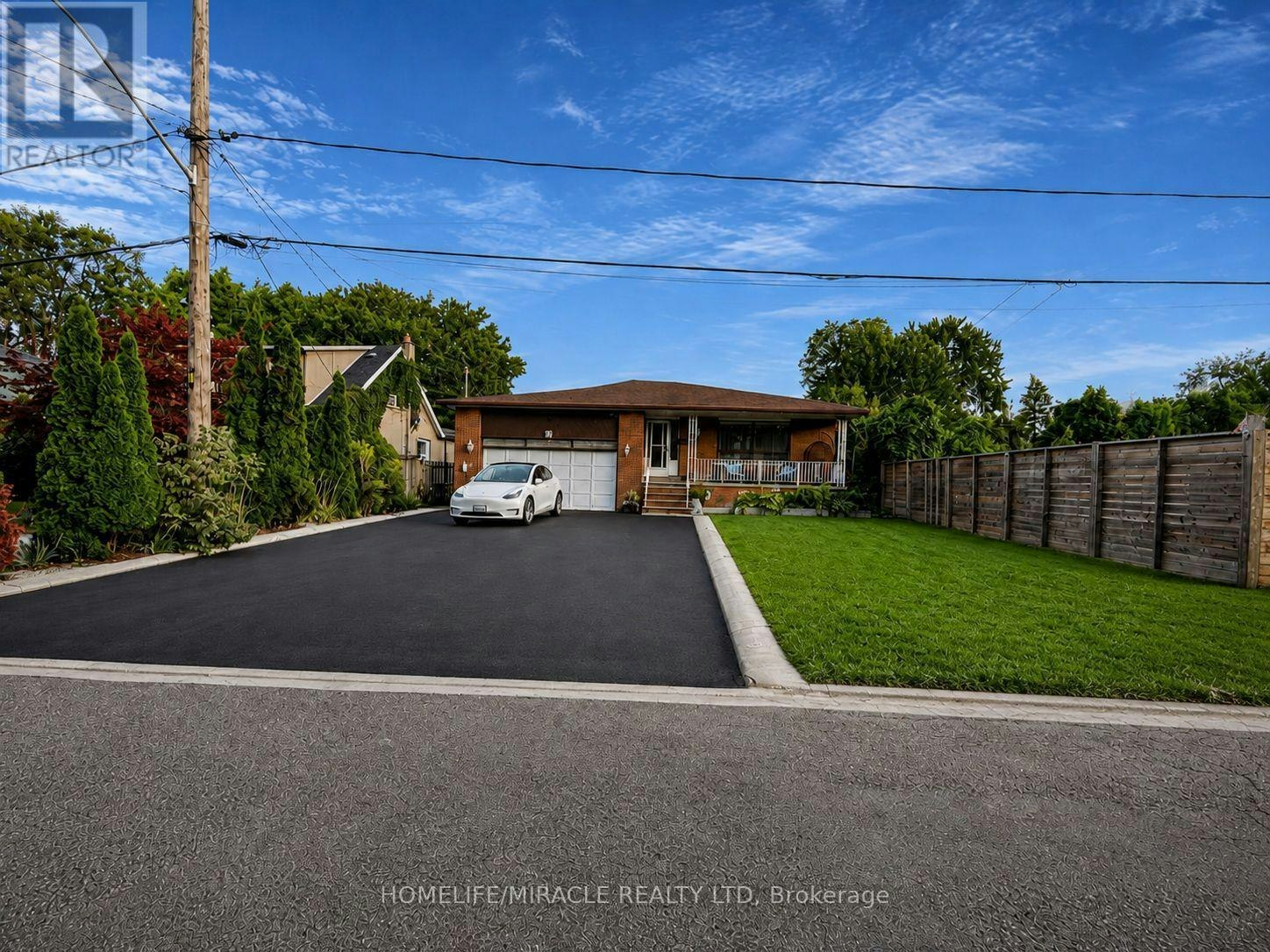 23 Brussels Street, Toronto, ON, M8Y 1H2