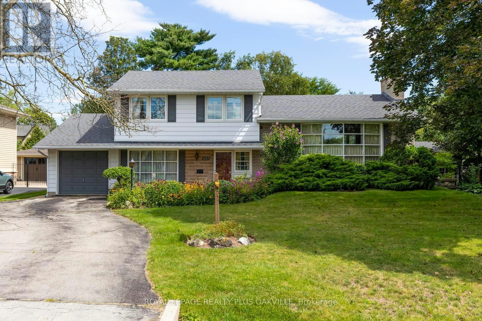 227 Sandwell Drive, Oakville, ON, L6L 4P3