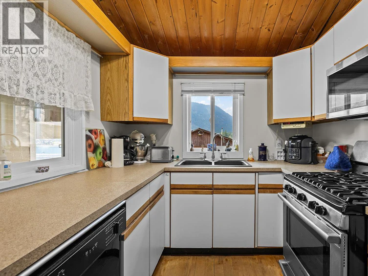 5090 Mackinnon Road, Peachland, BC, V0H 1X0 - 39