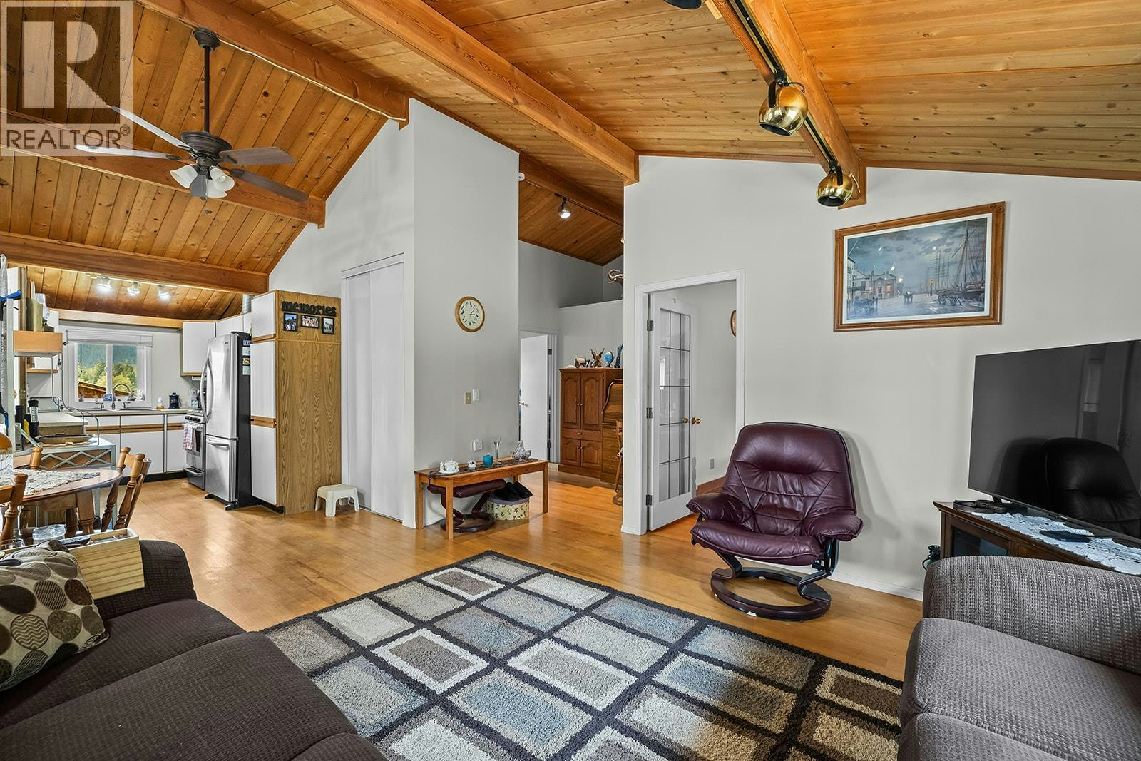 5090 Mackinnon Road, Peachland, BC, V0H 1X0 - 37