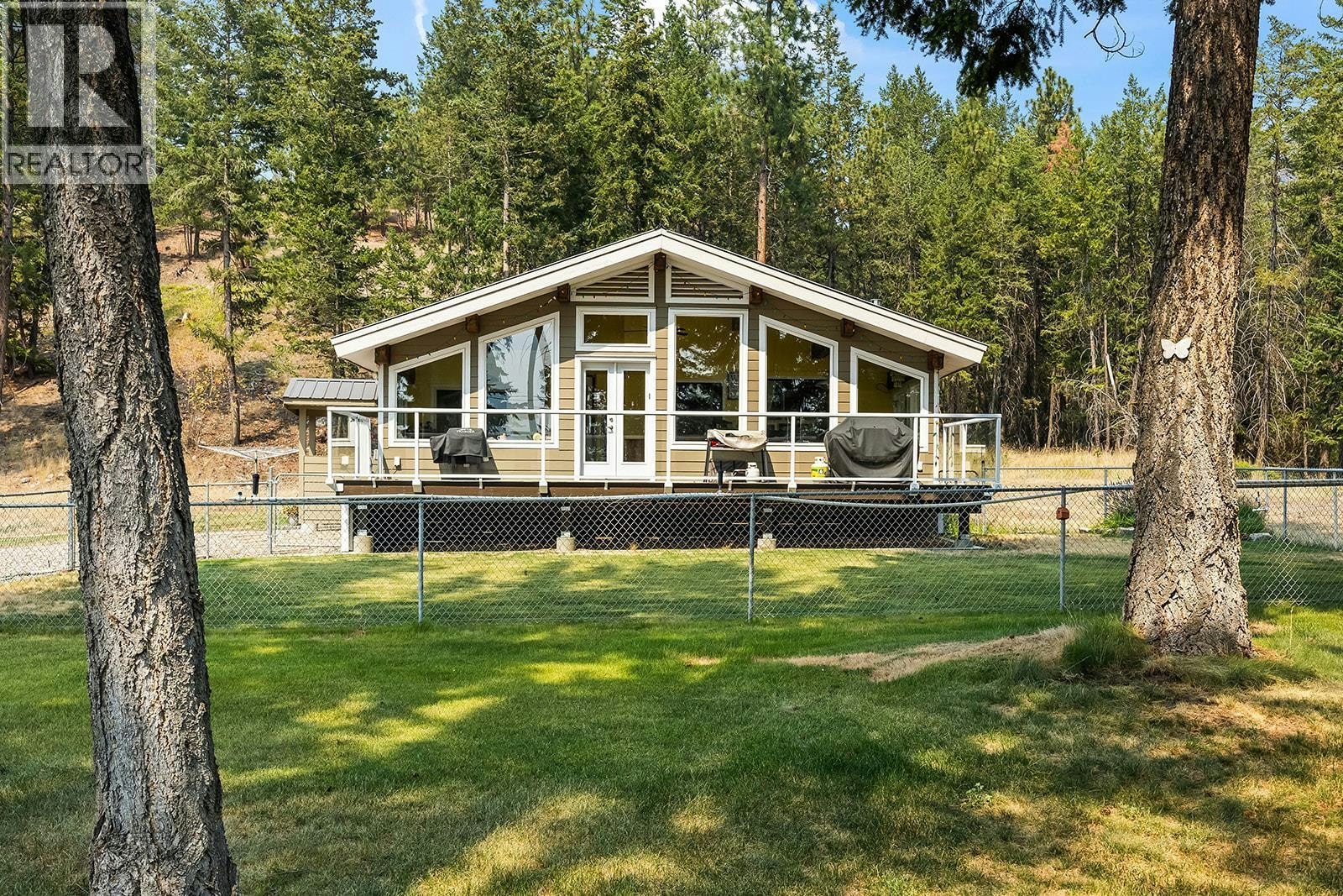5090 Mackinnon Road - 2