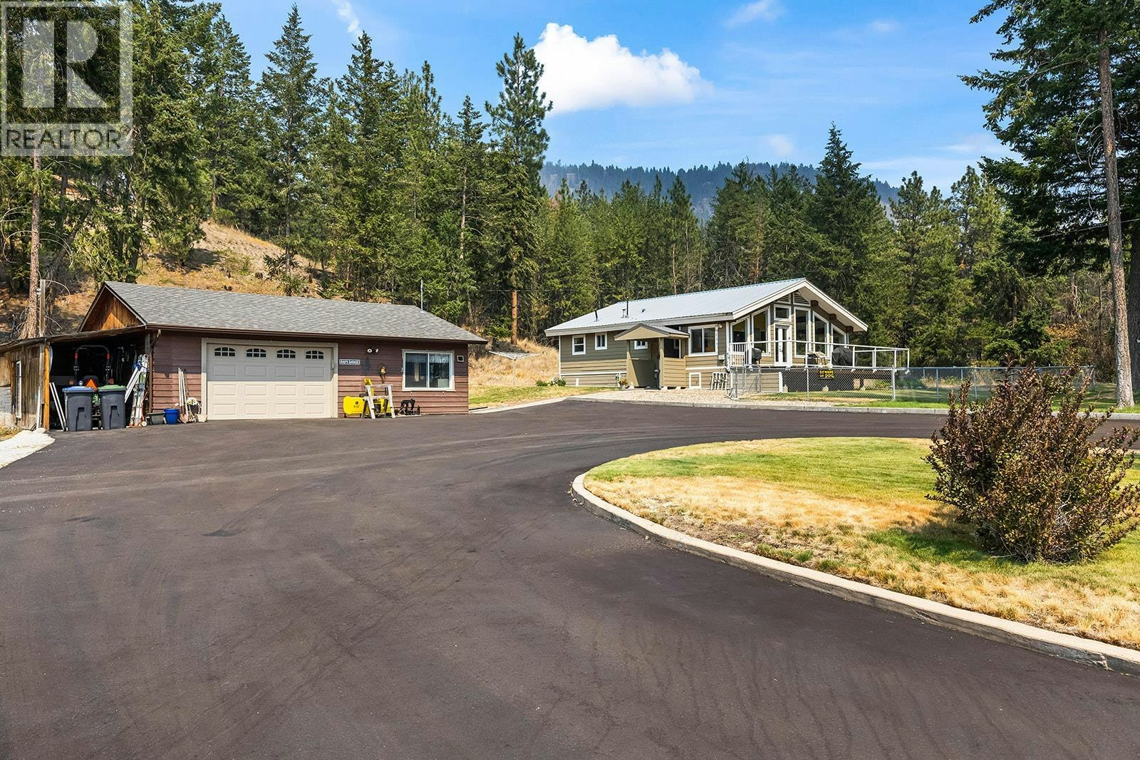 5090 Mackinnon Road - 4