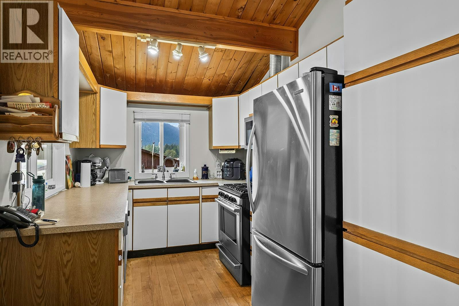 5090 Mackinnon Road, Peachland, BC, V0H 1X0 - 40
