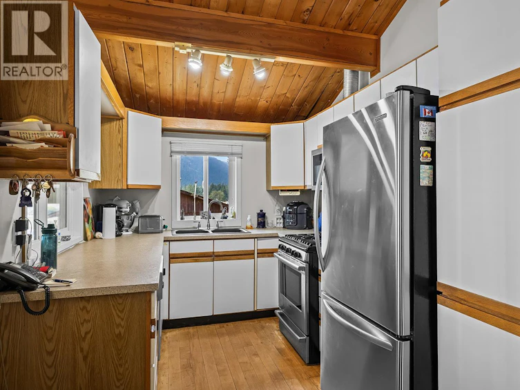 5090 Mackinnon Road, Peachland, BC, V0H 1X0 - 40