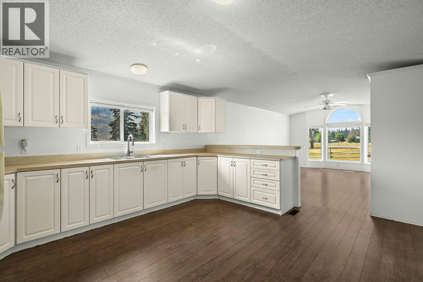 5090 Mackinnon Road, Peachland, BC, V0H 1X0 - 58