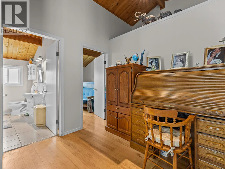 5090 Mackinnon Road, Peachland, BC, V0H 1X0 - 46