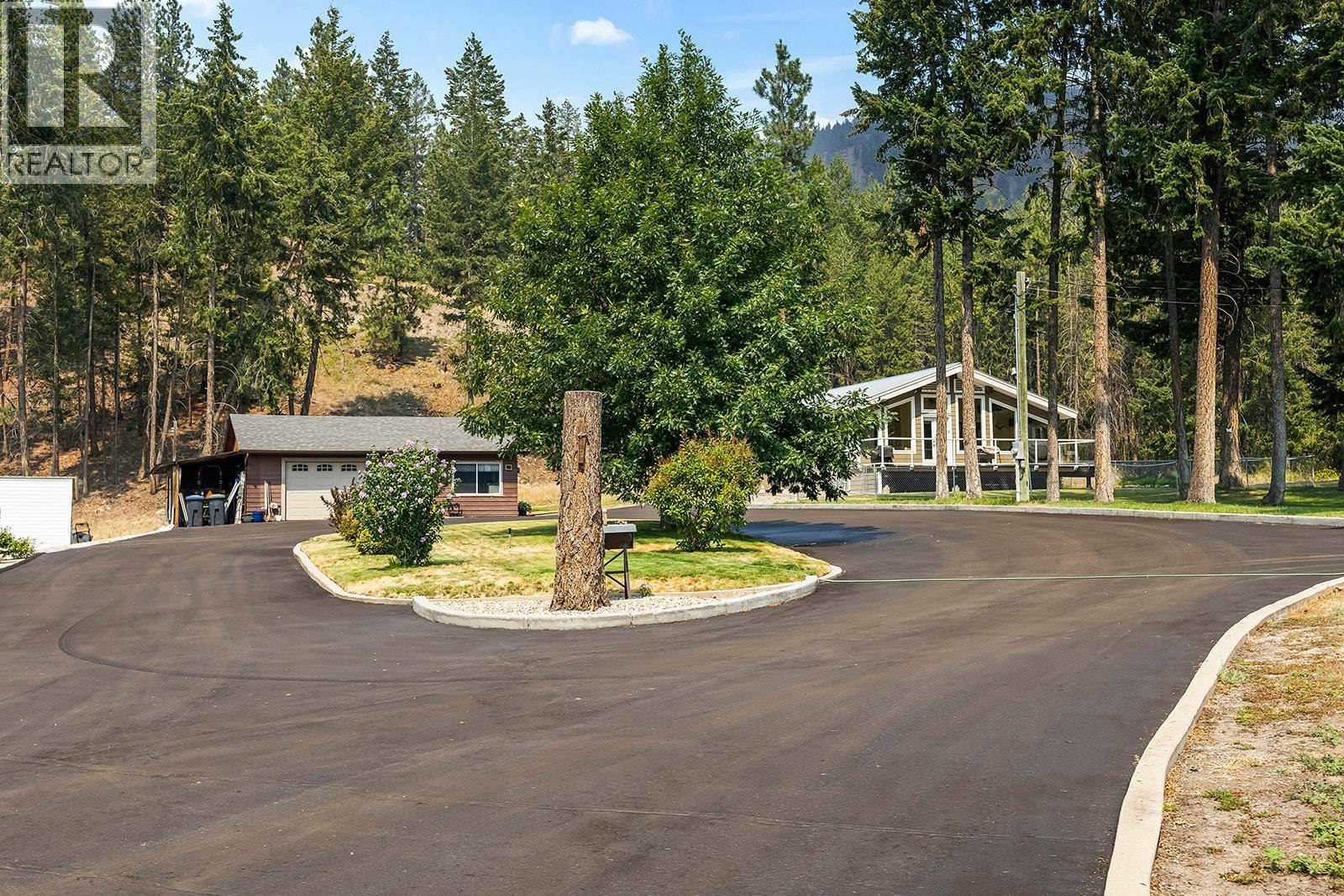 5090 Mackinnon Road - 5