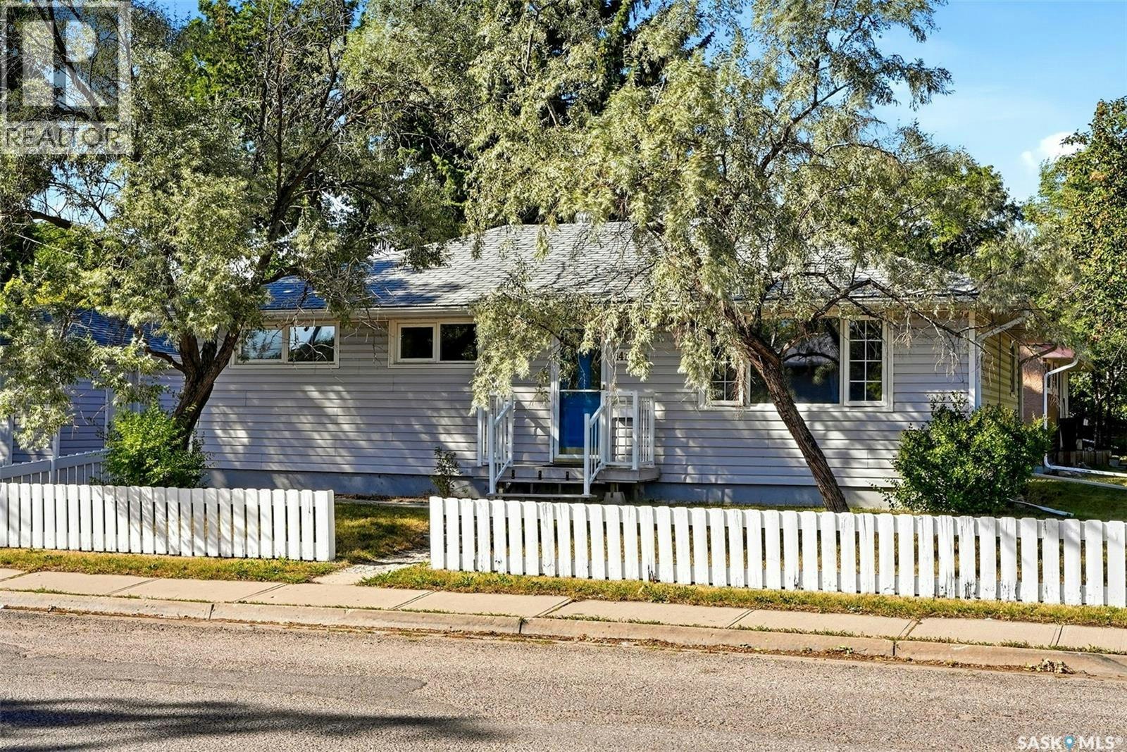 1410 4th Avenue N, Regina, SK, S4R 0T1