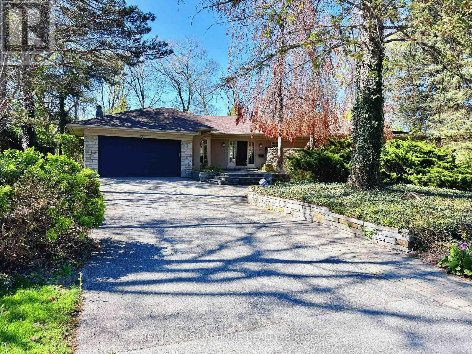 223 Trelawn Avenue, Oakville, ON, L6J 4R3