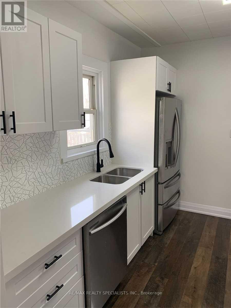 12 Page Street, St. Catharines, ON, L2R 4A3 - 4