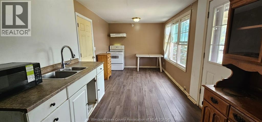 UPPER-693 Bruce Avenue, Windsor, ON, N9A 4X3 - 3