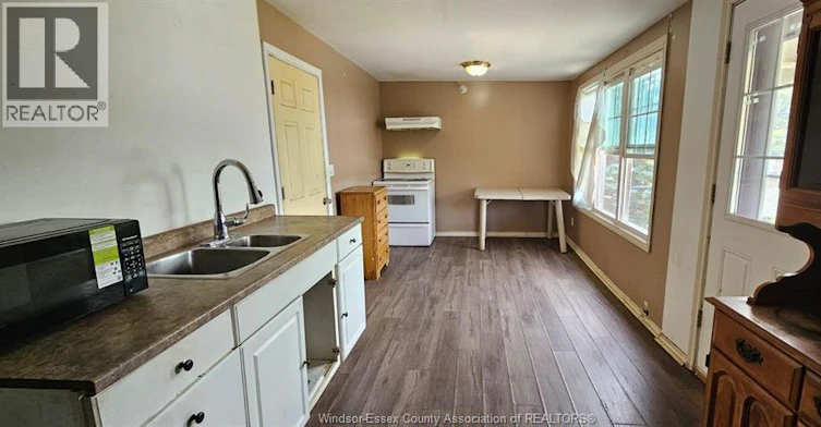 UPPER-693 Bruce Avenue, Windsor, ON, N9A 4X3 - 3