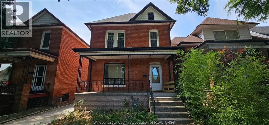 UPPER-693 Bruce Avenue, Windsor, ON, N9A 4X3 - 2