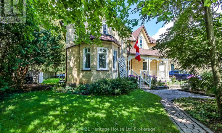 166 Dundas Street W