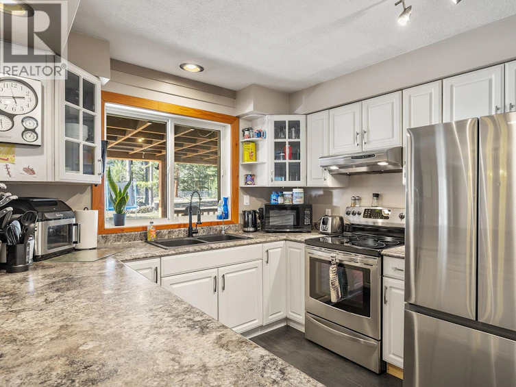 5835 3rd Street, Beaverdell, BC, V0H 1A0 - 35
