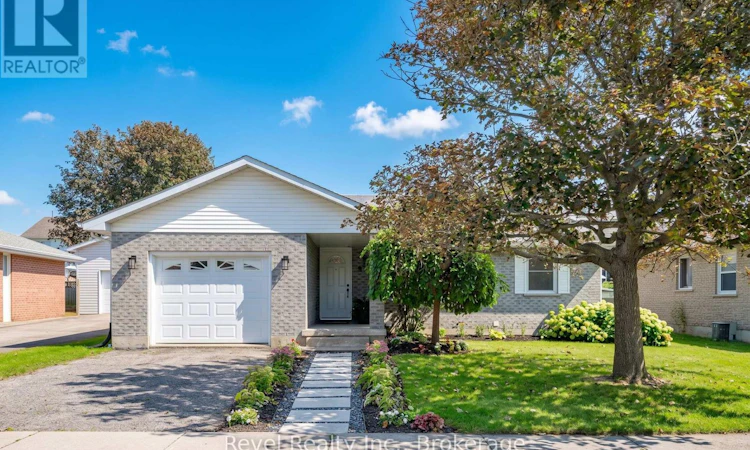 9 Crestwood Avenue