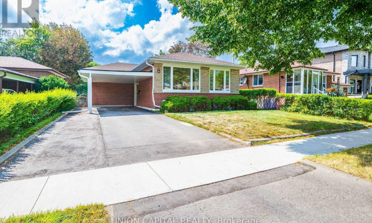 8 Baybrook Crescent