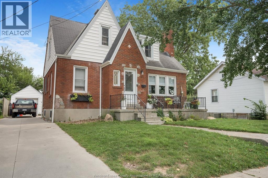 11 College, Chatham-Kent, ON, N7M 4W7