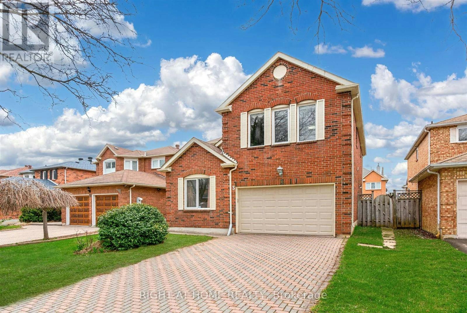 3 Lancashire Road, Markham, ON, L3R 8K9