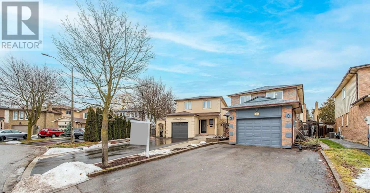 42 Greenbelt Crescent, Richmond Hill, ON, L4C 5R8