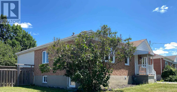 MAIN-63 Lockerbie Avenue, Toronto, ON, M9N 3A3 - 3