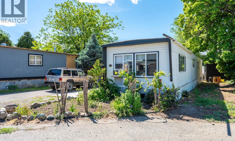 21-3999 Skaha Lake Road