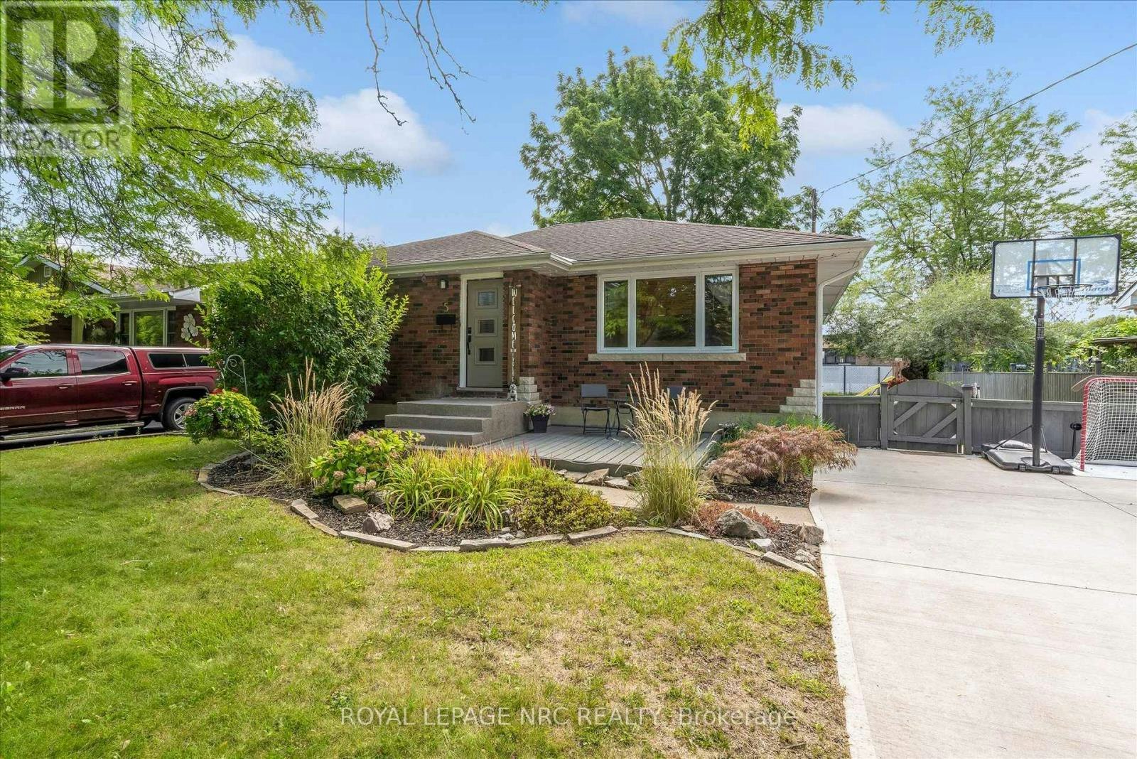 5 Goldsmith Avenue, St. Catharines, ON, L2M 2V7