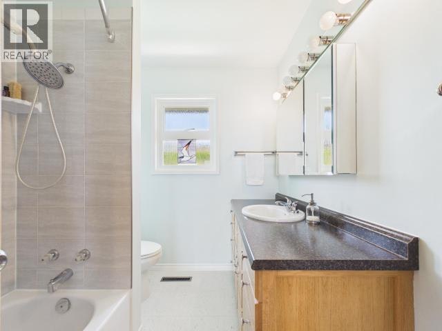 3848 Gordon Avenue, Powell River, BC, V8A 2T5 - 8