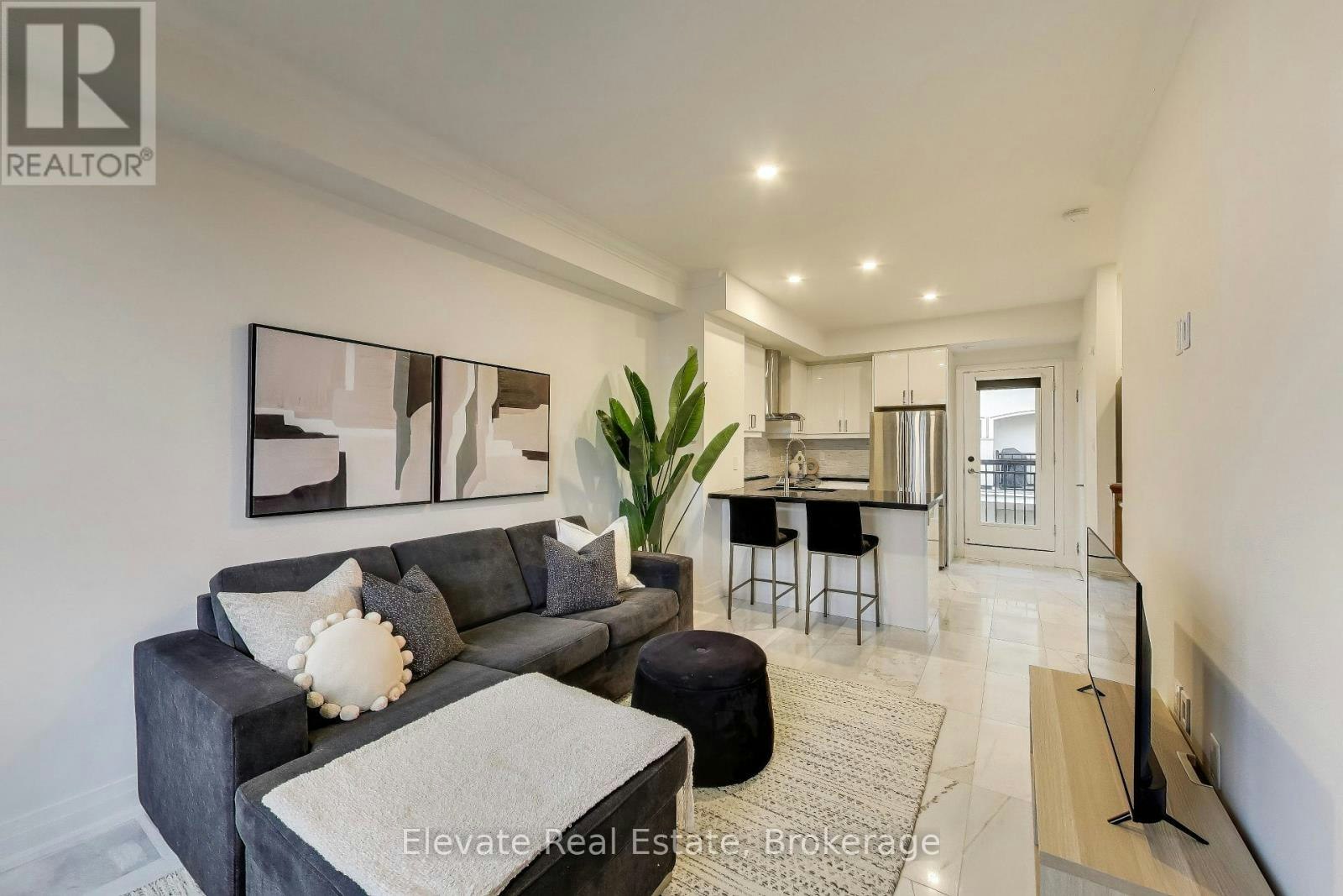 24-3083 Cawthra Road, Mississauga, ON, L4Y 3Y5