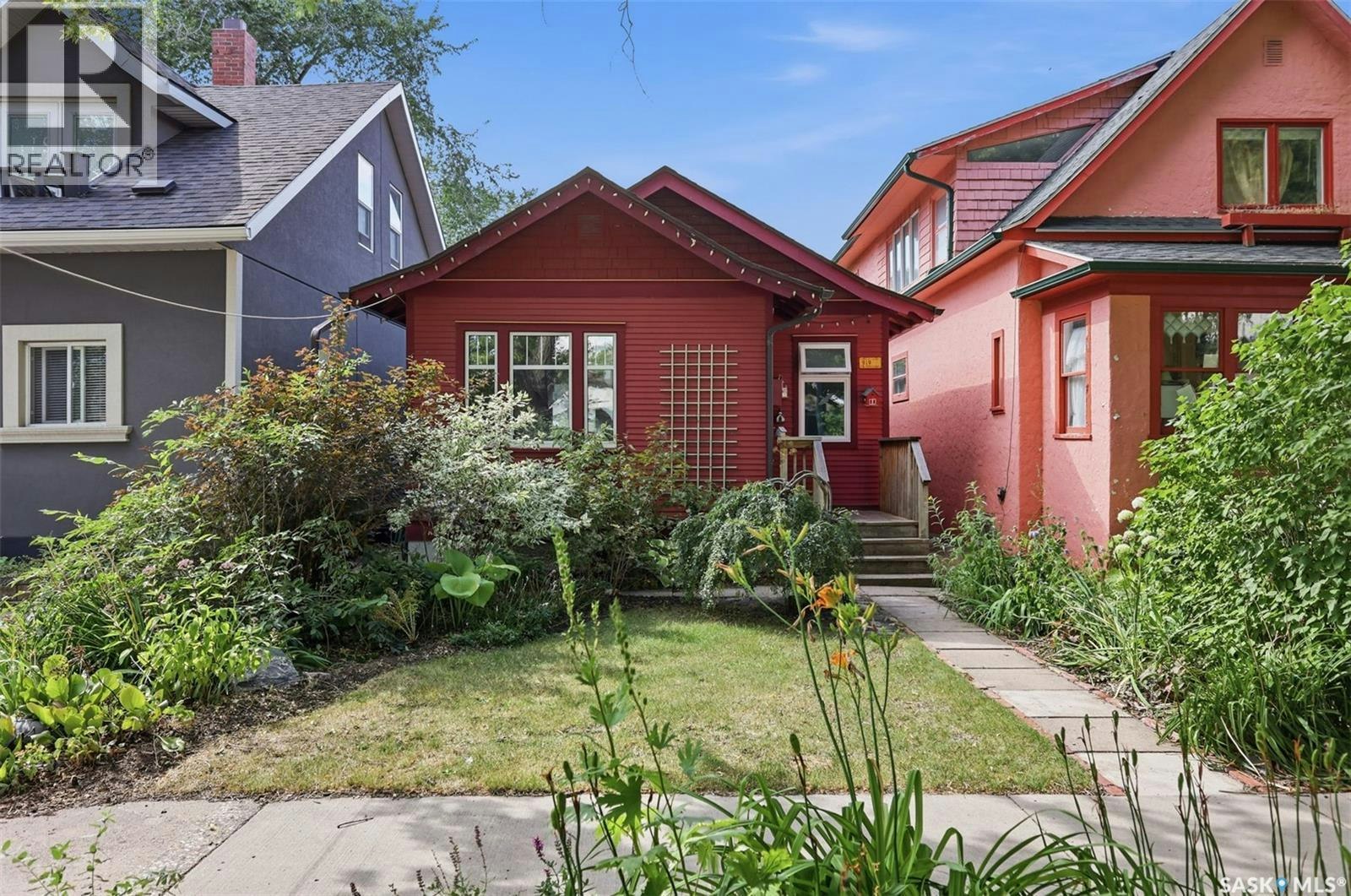 919 6th Avenue N, Saskatoon, SK, S7K 2T3