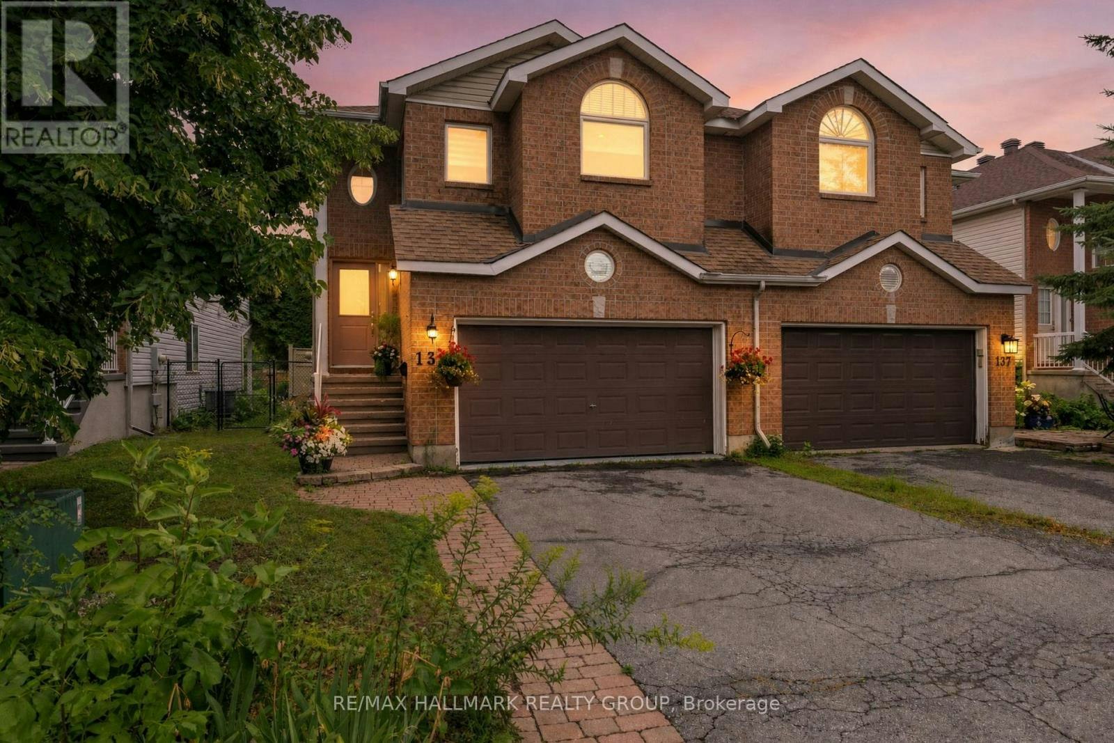 139 Castle Glen Crescent, Ottawa, ON, K2L 4G9