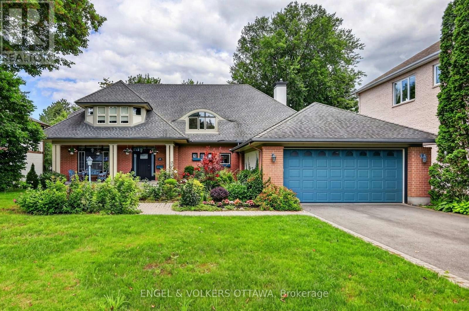 13 Chinook Crescent, Ottawa, ON, K2H 7C9