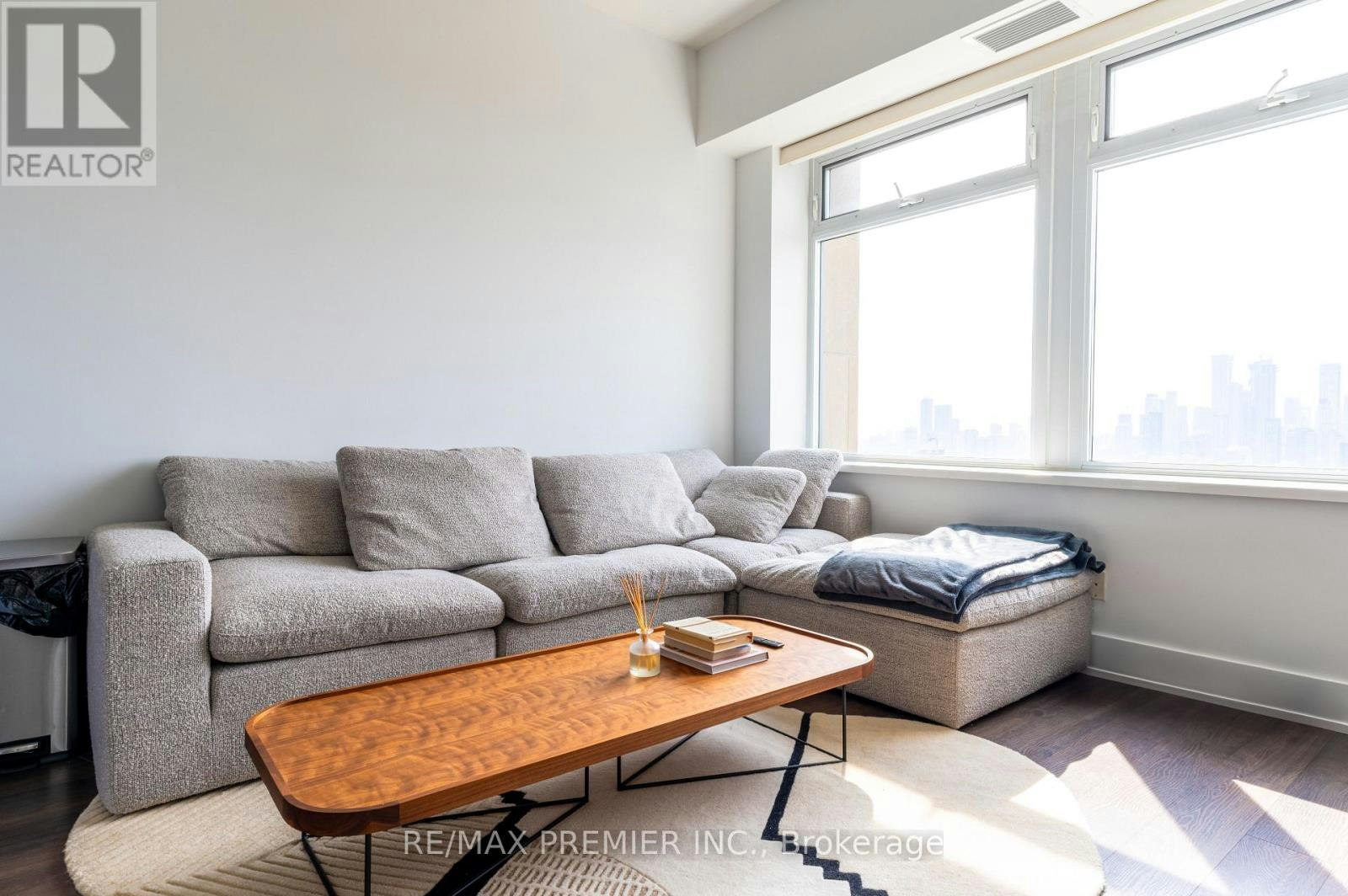 1218-111 St. Clair Avenue W, Toronto, ON, M4V 1N5 - 5
