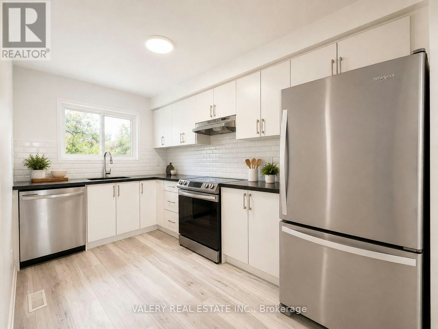 E-528 Sunnydale Place, Waterloo, ON, N2L 4T1 - 3