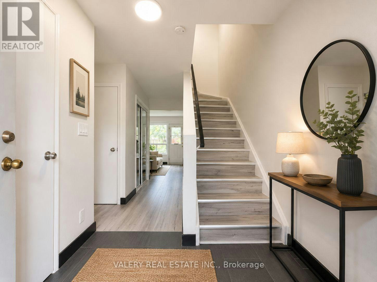 E-528 Sunnydale Place, Waterloo, ON, N2L 4T1 - 2