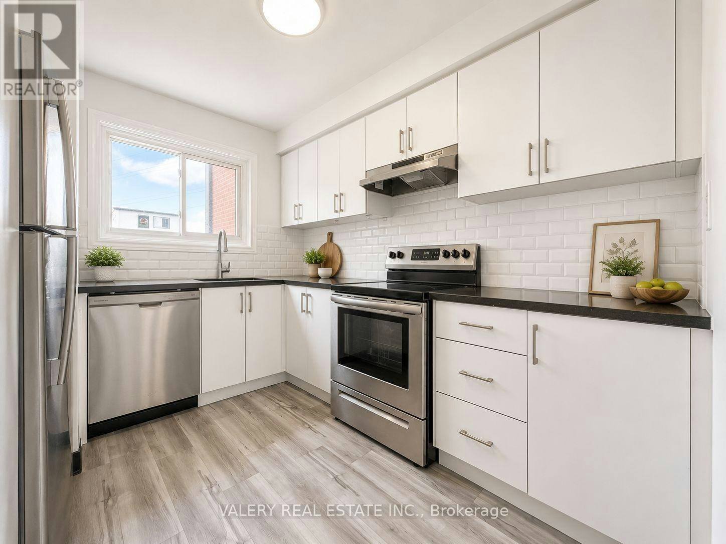 E-516 Sunnydale Place, Waterloo, ON, N2L 4T1 - 4