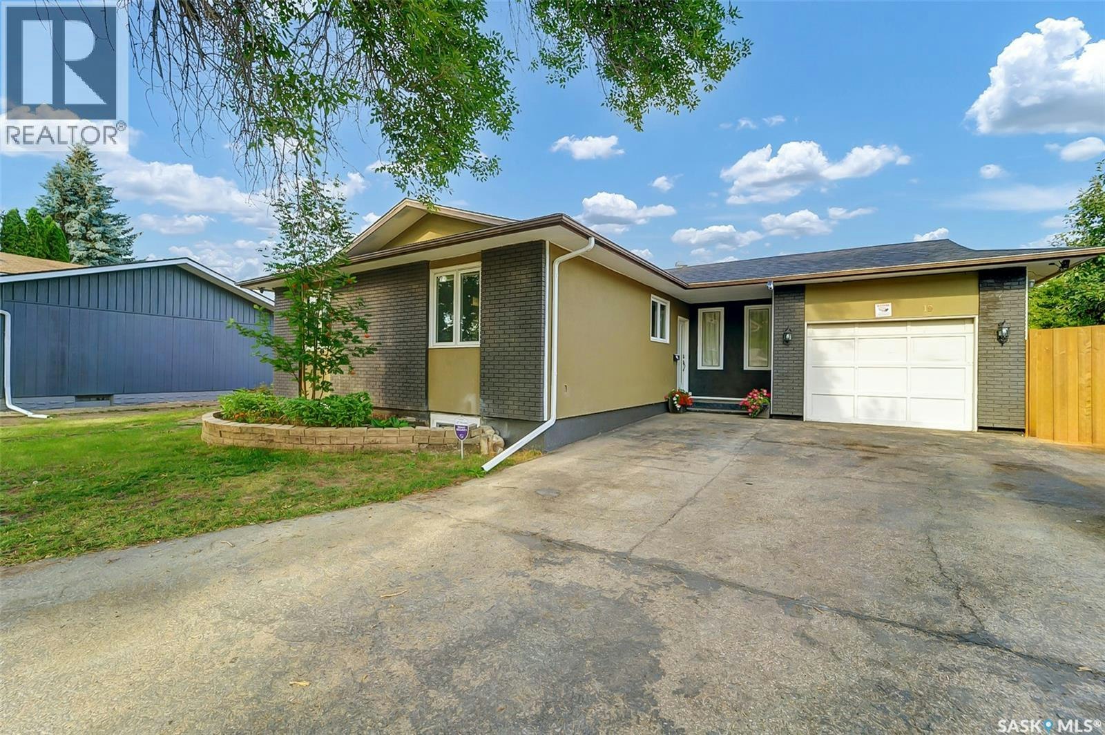 19 Barr Place, Saskatoon, SK, S7M 4G1