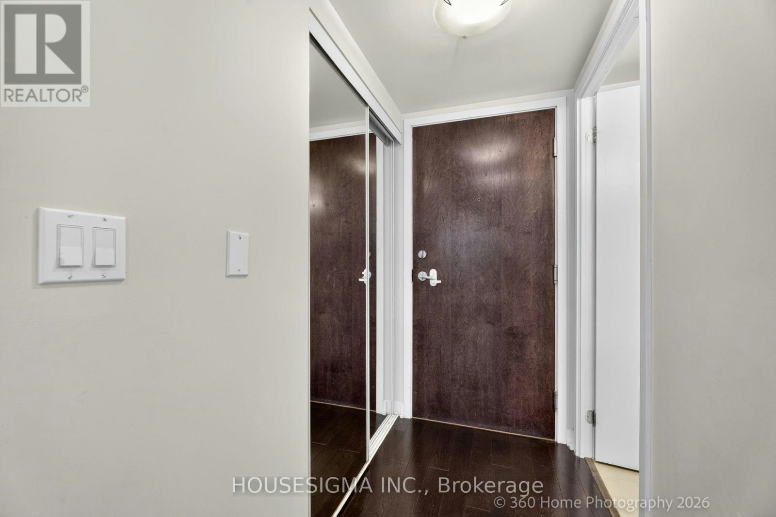 1609-12 Yonge Street, Toronto, ON, M5E 1R4 - 2