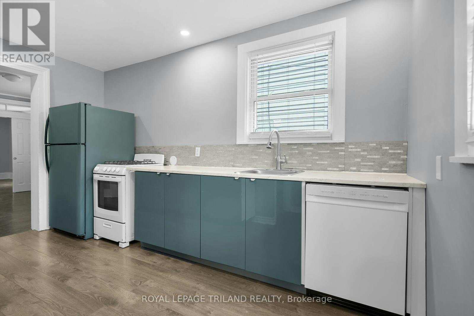 1-122 Centre Street, St. Thomas, ON, N5R 2Z9 - 2