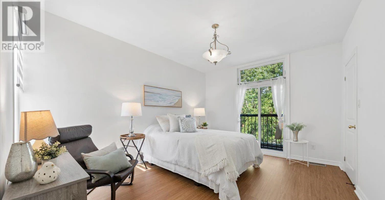 44 Logan Avenue, Toronto, ON, M4M 2M8 - 16