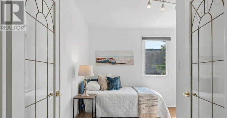 44 Logan Avenue, Toronto, ON, M4M 2M8 - 14